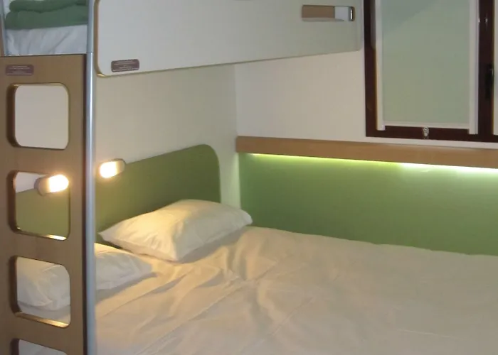 Ibis Budget Centre Renove En 2025 - Economique Au Centre De Hotell 2*